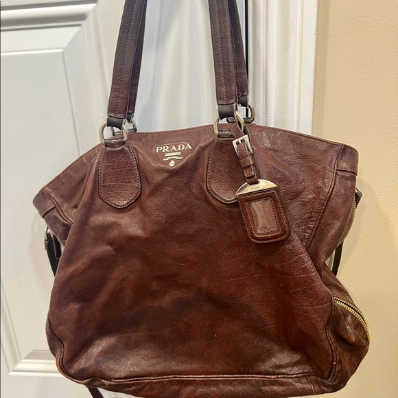 Authentic Prada tote bag for sale - Picture 4 of 15